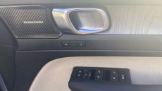 Volvo XC40 2.0 B4P Ultimate Dark 5dr Auto Petrol Estate